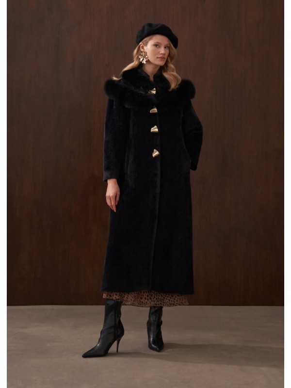 Omuzu Kürk Detaylı Düğmeli Angora Kaban